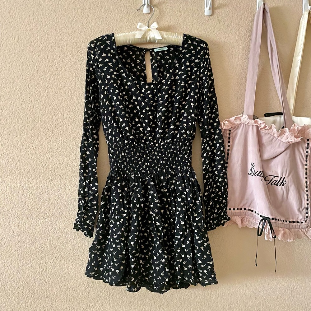 EUC Urban Outfitters black and white floral long-sleeved babydoll mini dress